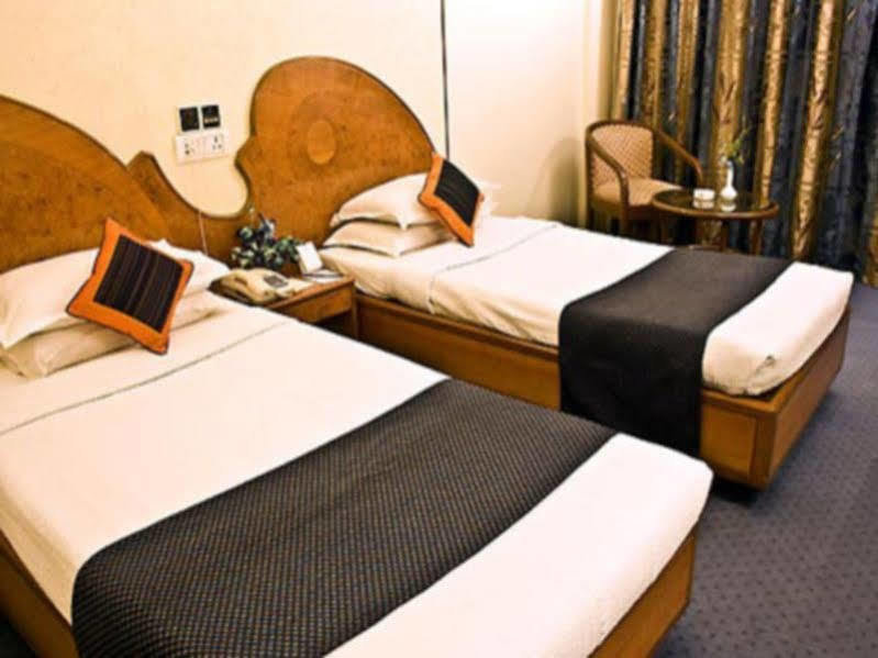 Hotel Midtown Pritam Мумбаї Екстер'єр фото