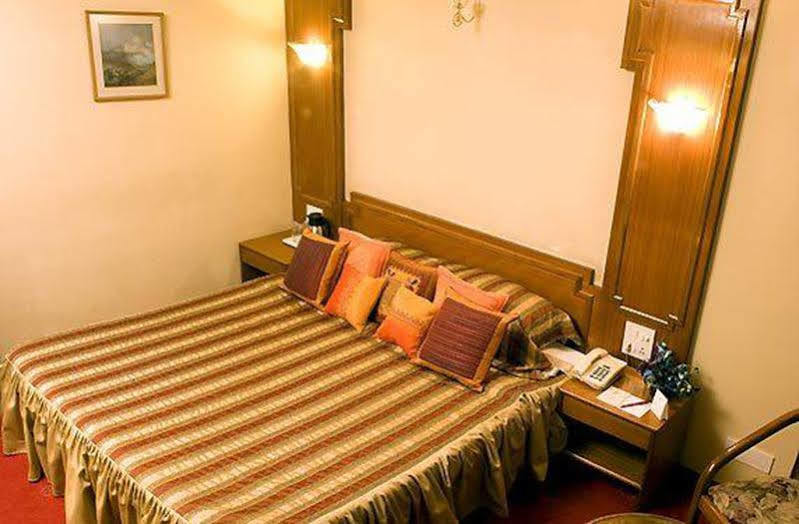 Hotel Midtown Pritam Мумбаї Екстер'єр фото